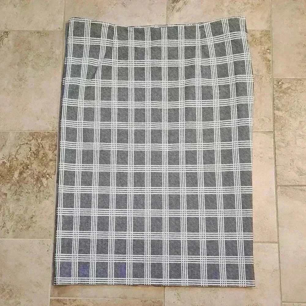 Lord and Taylor Woman Plaid Pencil Skirt